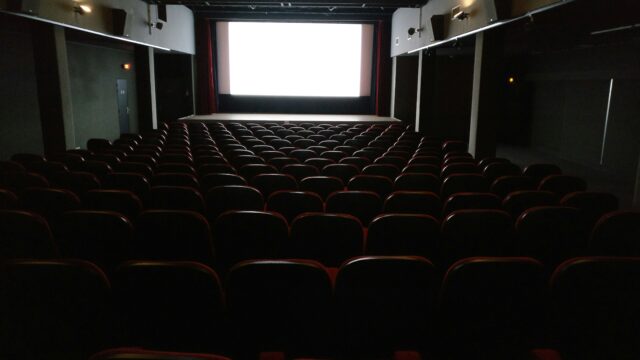 小さめの映画館の中